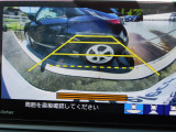 後退や車庫入れ時に安心のバックカメラ付きです。対象物に接近するとアラート音と表示で教えてくれるセンサー付きです。