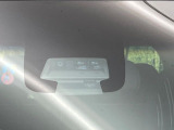 【トヨタセーフティセンス】走行中に前方の車両等を認識し、衝突しそうな時は警報とブレーキで衝突回避と被害軽減をアシスト。より安全にドライブをお楽しみいただけます。