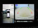 アラウンドビューモニター搭載。車体を4方向のカメラで「上から見下ろしたような映像」を映します。車庫入れが苦手な方も映像サポートでラクラク駐車できます。