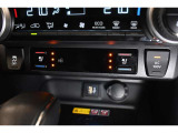AC100Vアクセサリースイッチ装備!寒い日も快適♪シートヒーター装備!横滑り防止装置搭載!横滑りを減少出来て安心です♪