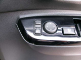 ドアミラーの鏡面の調節、格納は運転席からすべて操作できます!