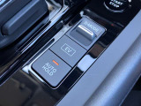 信号待ちなどでブレーキから足を離しても停車を維持してくれるオートブレーキホールド。アクセルを踏むとブレーキが解除され発進が可能です。