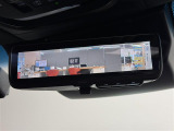 【デジタルインナーミラー】後方に設置されたカメラの映像がルームミラー型の液晶画面に送出されます。トランク内の荷物が満載でも、視界が妨げられることはありません。