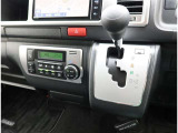 こちらのシフトは、車両にマッチしたデザインになっています!握りやすく、操作し易い配置になっていますので、いつも触れるシフトだからこそ、大切ですね!