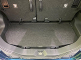 積み下ろしのしやすいデッキにはたっぷりと荷物を積み込んでいただけます。遊びから仕事まで、様々なシーンで頼れます♪