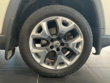 タイヤサイズは 225/55R18 となります。