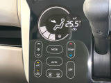 【オートエアコン】一度お好みの温度に設定すれば、車内の温度を検知し風量や温度を自動で調整。暑い…寒い…と何度もスイッチ操作をする必要はありません。快適な車内空間には必須の機能ですね♪