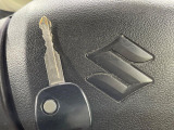 【キーレス】少し離れた場所からでもボタン一つでドアの開錠・施錠ができるのでとっても便利!ドアの鍵穴周りに傷をつけることもありません♪