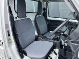 運転席も広々、実際お座りいただくのが、分かりやすいと思います。お気軽にご来店ください!