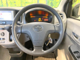 インテリアに合わせたデザインのステアリングは、運転される方のことも考え、運転しやすい形状、大きさです。是非一度、実際に触ってお確かめください。