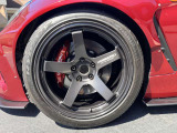 SHIBATA製ホイール「SHIBAWHEEL F23」が装着されています。フロントのサイズ(18×9.5 5×114.3 ET12)。