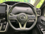 【純正革巻きステアリング】上質な革を使用することで、手にしっかり馴染みとても運転しやすいハンドルです♪