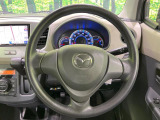 インテリアに合わせたデザインのステアリングは、運転される方のことも考え、運転しやすい形状、大きさです。是非一度、実際に触ってお確かめください。