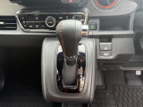 オートエアコン装着車で車内はいつも快適です。