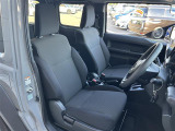 【運転席】座り心地が良いシートなので長時間の運転でも快適にお過ごしいただけます。新品のフロアマットのご注文も可能です。掲載箇所以外にご希望の写真がございましたらお気軽にお問い合わせ下さい。