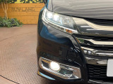 【LEDヘッドライト】悪天候や夜間走行時も良好な視界を確保し安心して運転できる高輝度LEDヘッドライトを装備!点灯速度が早く、消費電力も抑えられています。