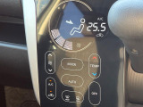 【オートエアコン】一度お好みの温度に設定すれば、車内の温度を検知し風量や温度を自動で調整。暑い…寒い…と何度もスイッチ操作をする必要はありません。快適な車内空間には必須の機能ですね♪