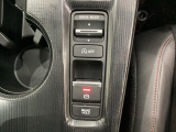 シビックのCVT車は、3つの異なる加速感を楽しめるドライブモードスイッチがついています。一般道、高速道路、ワインディングなど、シーンに合わせて最適な加速感を楽しめるドライブモードスイッチです。