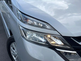 【LEDヘッドライト】悪天候や夜間走行時も良好な視界を確保し安心して運転できる高輝度LEDヘッドライトを装備!点灯速度が早く、消費電力も抑えられています。
