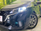 【LEDヘッドライト】悪天候や夜間走行時も良好な視界を確保し安心して運転できる高輝度LEDヘッドライトを装備!点灯速度が早く、消費電力も抑えられています。