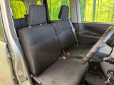 運転席まわりには十分なスペースがあり、大柄な方でもゆったり運転していただける環境です。