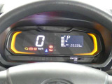 視認性の良いスピードメーターですね。夜も見やすく表示されますので運転が楽しくなります。