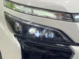 【LEDヘッドライト】悪天候や夜間走行時も良好な視界を確保し安心して運転できる高輝度LEDヘッドライトを装備!点灯速度が早く、消費電力も抑えられています。