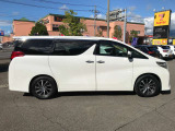 エンジンルーム、室内、クリーニング済みです。厳選したお車を屋内展示場にて展示中☆車両品質には自信がございます!ぜひ一度ご来店ください!!