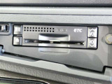 ビルトインタイプのETC車載機です。見た目もスマートで料金所通過もキャッシュレスです。