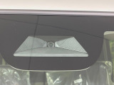 【ホンダセンシング】走行中に前方の車両等を認識し、衝突しそうな時は警報とブレーキで衝突回避と被害軽減をアシスト。より安全にドライブをお楽しみいただけます。