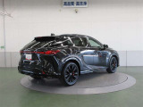 シンプルな塊による車格感を表現したリヤデザイン。