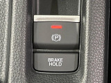 【オートブレーキホールド】信号待ちや渋滞で停車時にブレーキから足を離しても、停止状態を保持してくれます。前進するときはアクセルを踏めば自動で解除されるので安心♪街乗り運転が楽になります♪