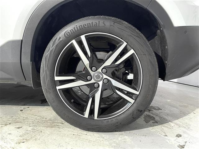 ボルボ XC40 B4 AWD Rデザイン 4WD 4WD サンルーフ の中古車詳細
