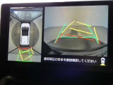 駐車も安心のガイドライン付きバックモニターです。