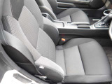 常に使うフロントシート。運転席は毎回使用する部分ですので、座り心地が重要です!ぜひ一度体感してみてください!
