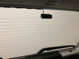 後方にもドライブレコーダーのカメラが付いています。前後両方でお車の周りを監視・記録いたします。