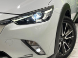 【LEDヘッドライト】悪天候や夜間走行時も良好な視界を確保し安心して運転できる高輝度LEDヘッドライトを装備!点灯速度が早く、消費電力も抑えられています。