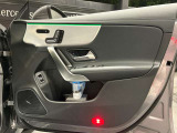 パワーシートの操作は、スイッチがシートの形状をしておりますので、ダイレクトに調節が可能でございます。