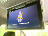 【フリップダウンモニター】大画面モニターで後席でもエンタメをお楽しみいただけます。小さなお子様にも大人気の装備です♪