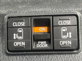 【両側パワースライドドア】スマートキーや運転席のスイッチで後席両側スライドドアの開閉が可能♪電動だから力を入れてドアを開ける必要が無く、小さなお子様でも簡単に開け閉めでき快適です♪