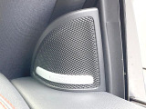●harman/kardonサウンドシステム:オーディオ専門メーカーが手掛けるプレミアムスピーカーを装備。多数のスピーカーから、音の粒立ちまで分かる高品質な音楽をお楽しみいただけます。