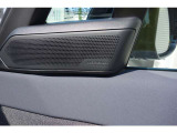 英国のオーディオメーカーMERIDIAN Audioは、その優れたサウンドで高い評価を受けています。数々の受賞歴を誇る同社のサウンドシステムは、長年にわたる音響心理学の研究をもとに、リアルなサウンドを実現。