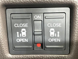 【両側パワースライドドア】スマートキーや運転席のスイッチで後席両側スライドドアの開閉が可能♪電動だから力を入れてドアを開ける必要が無く、小さなお子様でも簡単に開け閉めでき快適です♪