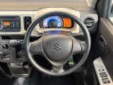 インテリアに合わせたデザインのステアリングは、運転される方のことも考え、運転しやすい形状、大きさです。是非一度、実際に触ってお確かめください。