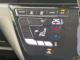 【オートエアコン】一度お好みの温度に設定すれば、車内の温度を検知し風量や温度を自動で調整。暑い…寒い…と何度もスイッチ操作をする必要はありません。快適な車内空間には必須の機能ですね♪
