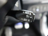 高速道路などで一定速度のクルージングに便利なクルーズコントロール。