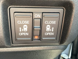 こちらの車両は両側電動スライドドアを装備(*^_^*)乗り降りの際や荷物を持っているときに大変重宝しますよ(*^_^*)