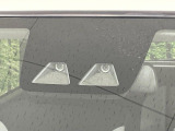 【スマートアシスト】走行中に前方の車両等を認識し、衝突しそうな時は警報とブレーキで衝突回避と被害軽減をアシスト。より安全にドライブをお楽しみいただけます。