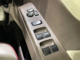 【電動格納ミラー】サイドミラーは電動格納式となっており、狭い駐車場でもキズがつくリスクを抑えられます。