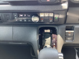 電子パーキングブレーキ搭載でオートブレーキホールドも装備(^^)/信号待ちなどで重宝しますよ〜(*^_^*)